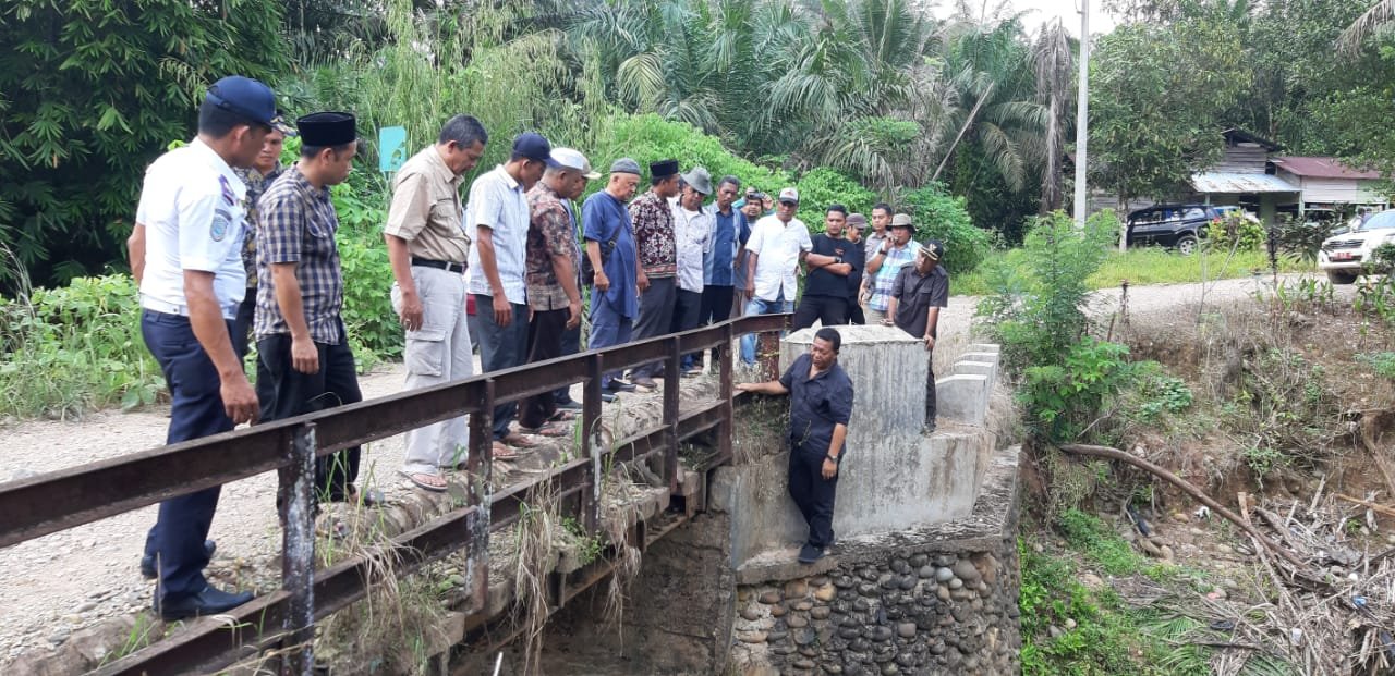 Bupati Madina Tinjau Jembatan Rusak di Ranto Baek