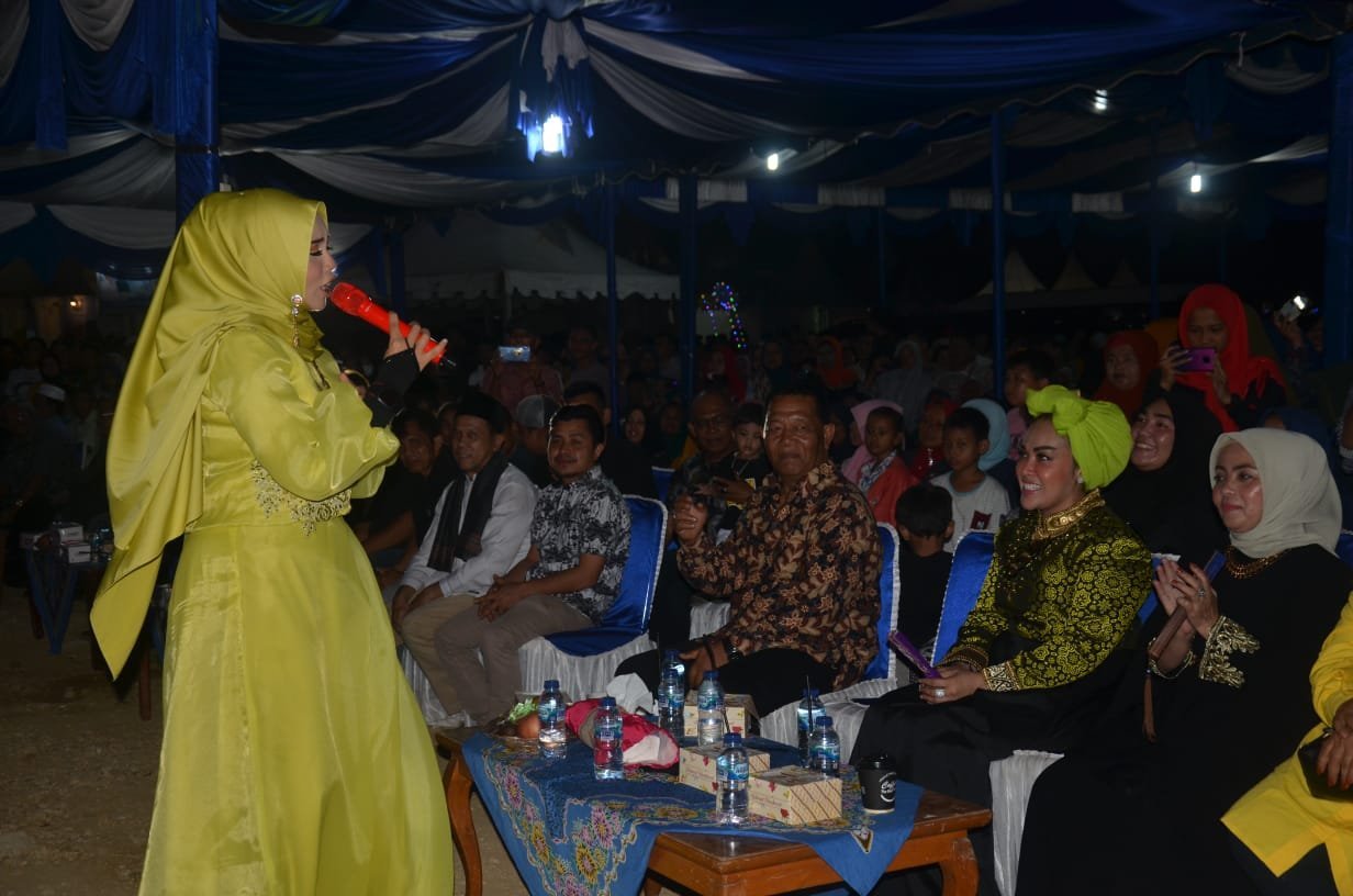 Tadi Malam Artis Minang, Vanny Vabiola Hibur Warga Madina