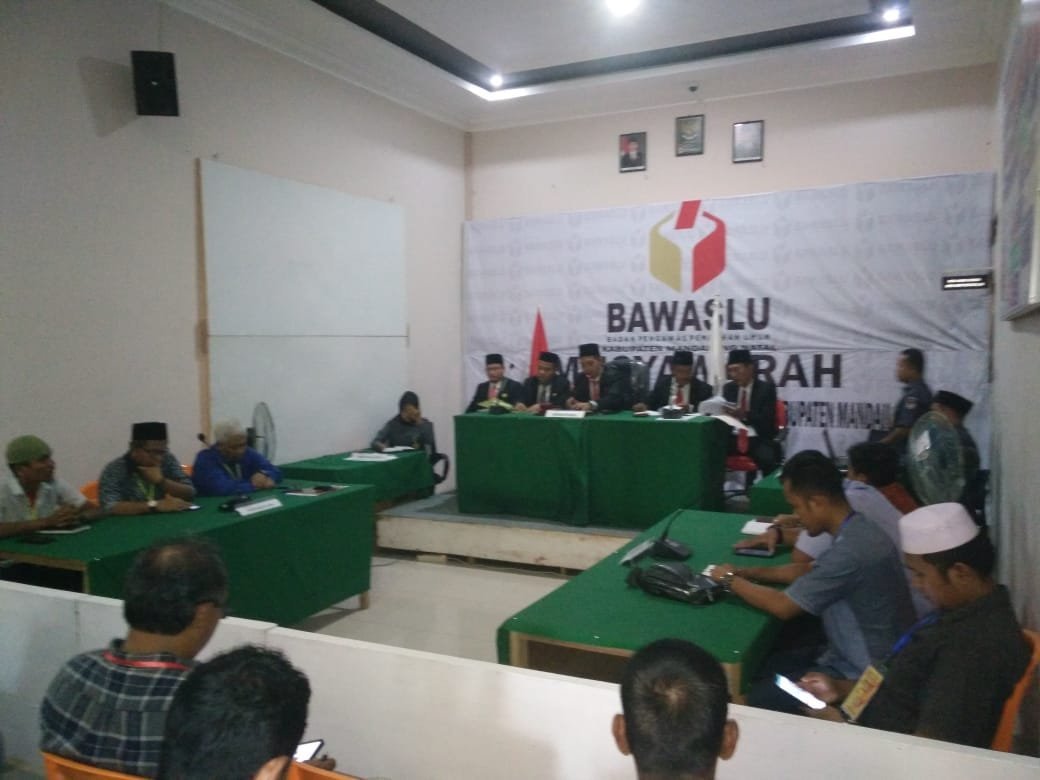 Bawaslu Madina Kabulkan Sebagian Permohonan Balon Perseorangan Idris-Imran