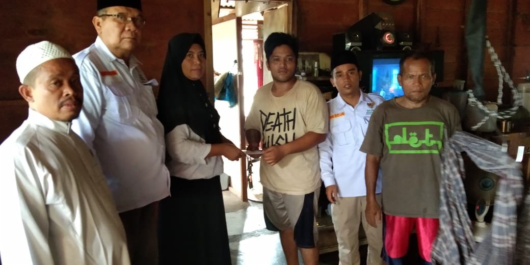 2 Warga Pidoli Dolok Dapat Bantuan dari Baznas Madina