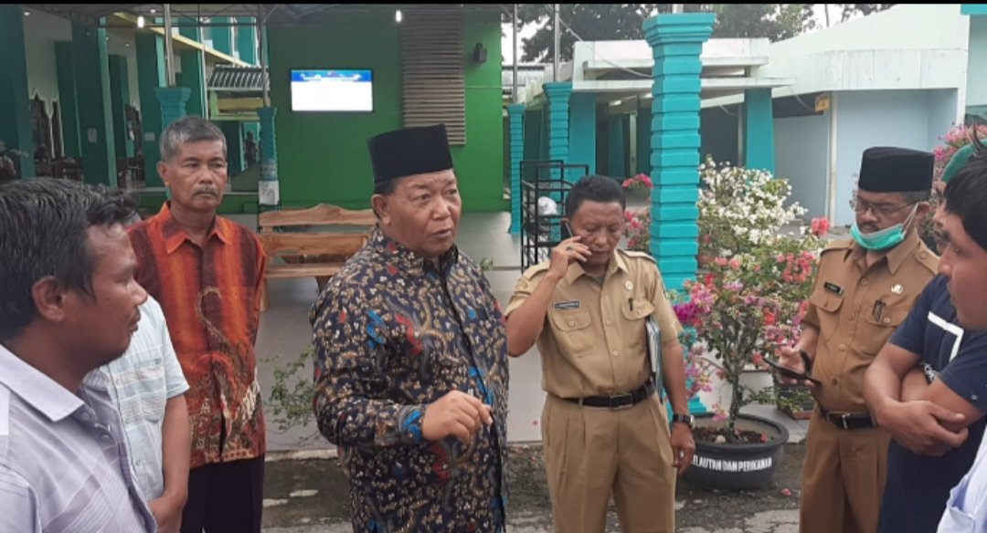 Inspektorat Madina Serahkan LHP DD Pasar V Natal ke Bupati