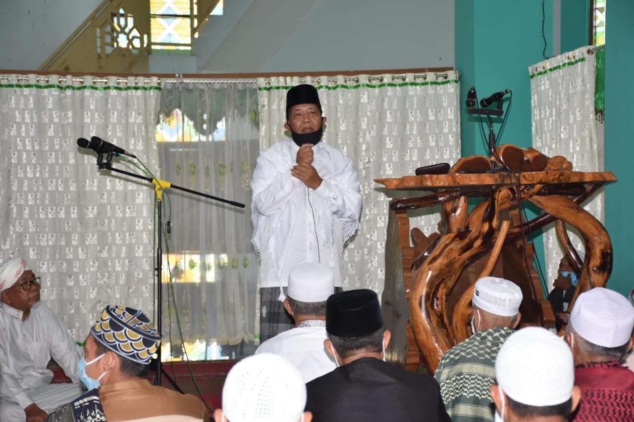 Salat Idulfitri di Masjid Agung Nur Ala Nur, Bupati Madina Ajak Masyarakat Berdoa Agar Corona Segera Berakhir