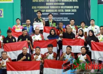 Wabup Madina Tutup Turnamen Badminton Open Bupati Cup, Ini Juaranya