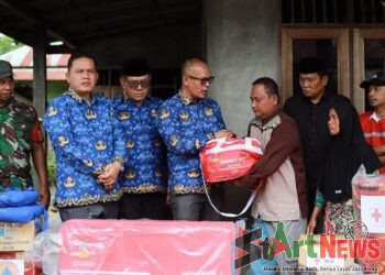 Pemkab Madina Bantu Korban Kebakaran di Desa Huta Godang Muda