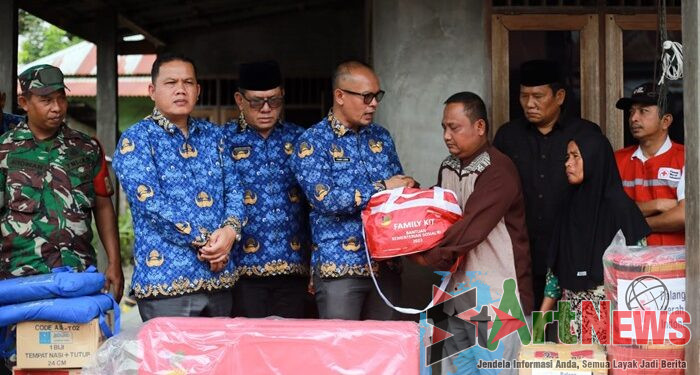 Pemkab Madina Bantu Korban Kebakaran di Desa Huta Godang Muda