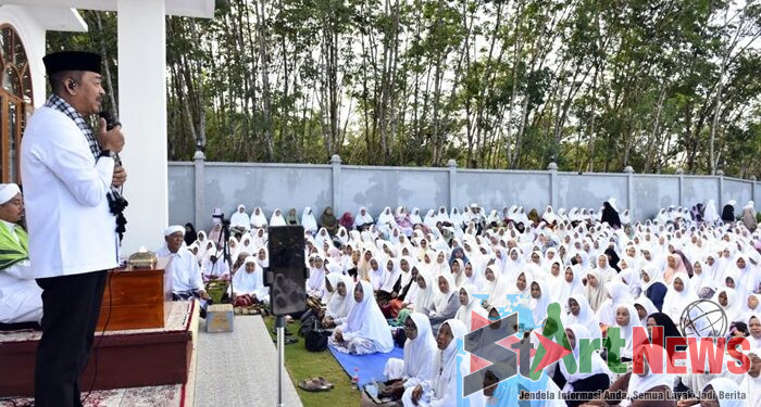 Usai Pengajian di Puncak Barokah, Bupati Madina Serahkan Tali Asih kepada Anak Yatim