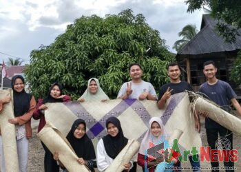 Mahasiswa KKN STAIN Madina Bantu Lestarikan Mambayu Tikar di Pintupadang Jae