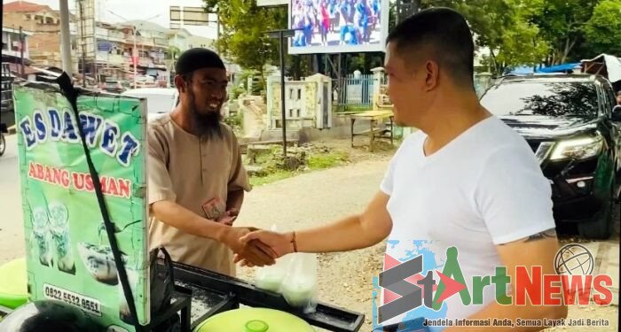 Di Depan Bekas RSUD Panyabungan, Pria Ini Beli Dua Bungkus Es Dawet Seharga Rp500 Ribu