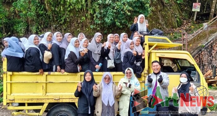 Peserta Fotografi Camp STAIN Madina Belajar Ekowisata dan Keragaman Hayati di TNBG