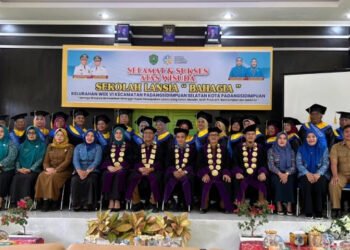 22 Lansia Diwisuda Sekolah Lansia Bahagia Kota Padangsidimpuan