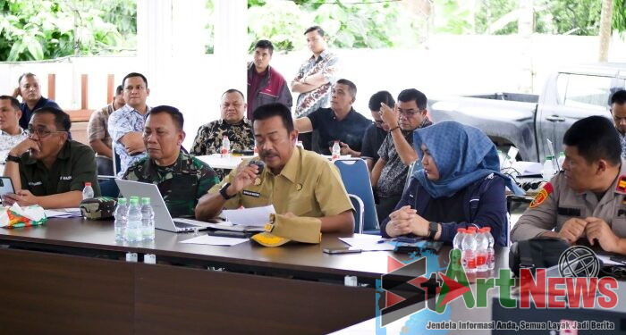 Akses Logistik Terputus, Bupati Madina Minta Alat Berat dan Perahu Karet ke Menko PMK