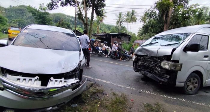 Avanza dan Hiace Bertabrakan di Sihitang, Dua Penumpang Luka-luka