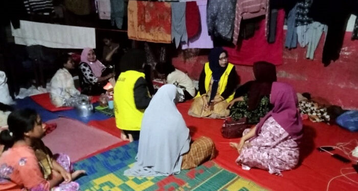 Golkar Madina Serahkan Bantuan dan Bentuk Posko untuk Korban Banjir