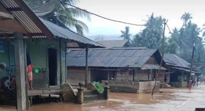 Sungai Parlampungan Meluap, Empat Desa di Muara Batang Gadis Terendam Banjir