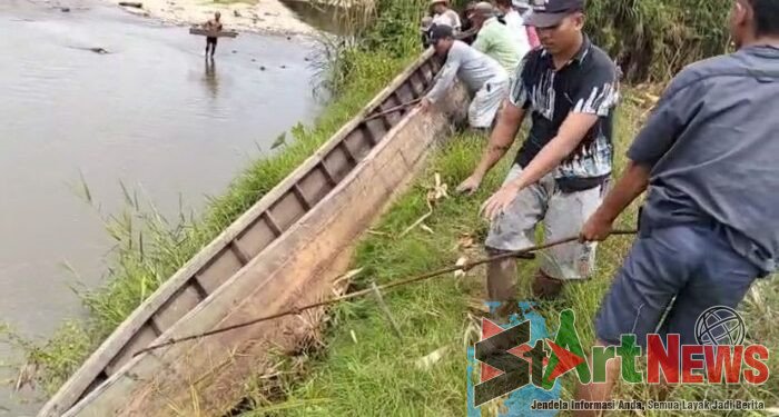 Jembatan Terbengkalai, Warga Desa Torbanua Raja Buat Perahu Rakit