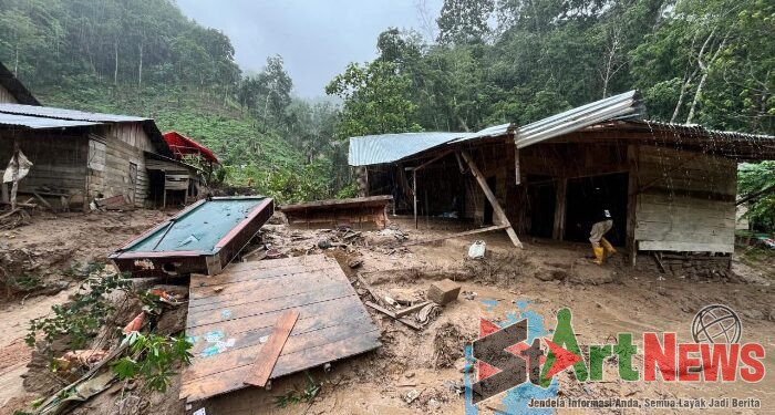 Banjir Bandang Terjang Dusun Lubuk Sihim, Rumah Warga Rusak dan Jalan Terputus