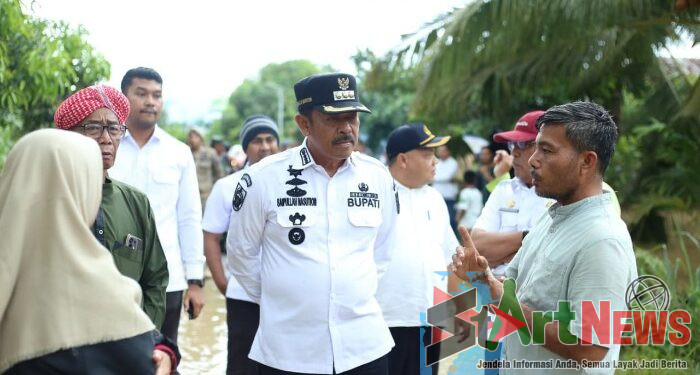 Usai Tetapkan Status Darurat Bencana, Bupati Madina Tinjau Lokasi Banjir dan Longsor