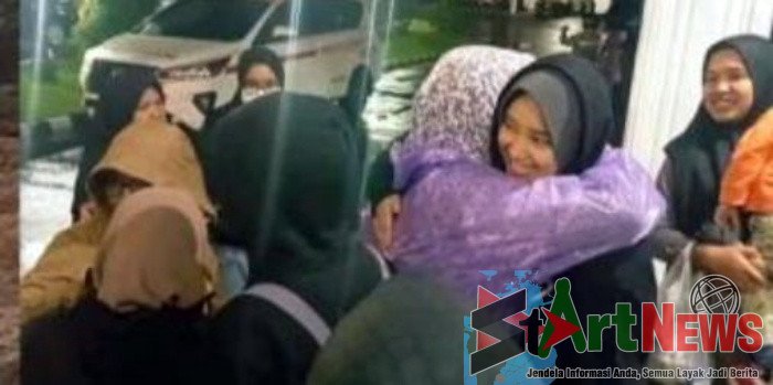 Isak Tangis 10 Siswa SMKN 3 Padangsidimpuan yang Dievakuasi dari Batu Jomba