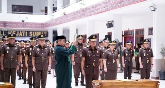Kajati Sumut Lantik Wakajati, Lima Asisten, dan 15 Kajari, Ini Nama-namanya