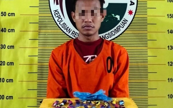 Pria Ini Jual Paket Ganja Mirip Bungkus Permen