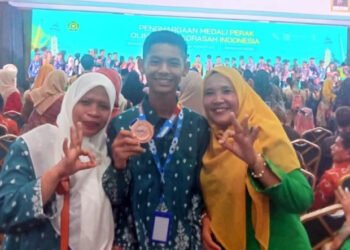 Siswa MAN 1 Madina Raih Medali Perunggu OMI Tingkat Nasional 2025