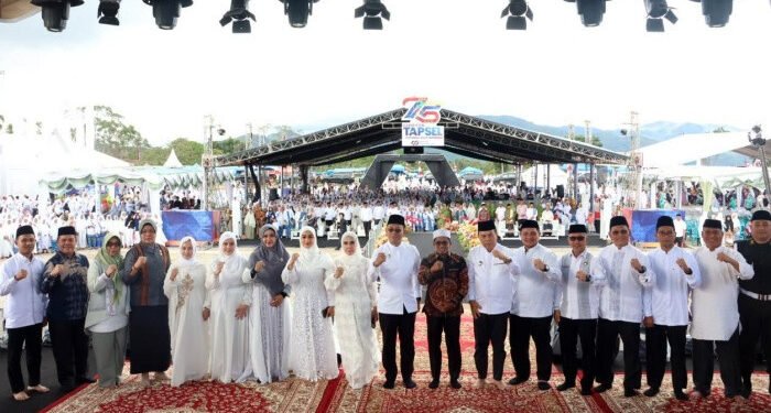Tabligh Akbar Warnai Perayaan Hari Jadi ke-75 Kabupaten Tapsel di Lapangan Astaka