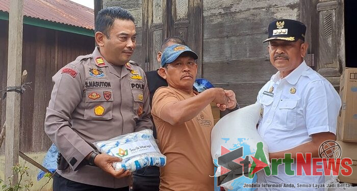 Bupati Madina Serahkan Bantuan untuk Warga Desa Terisolasi di Mandailing Julu