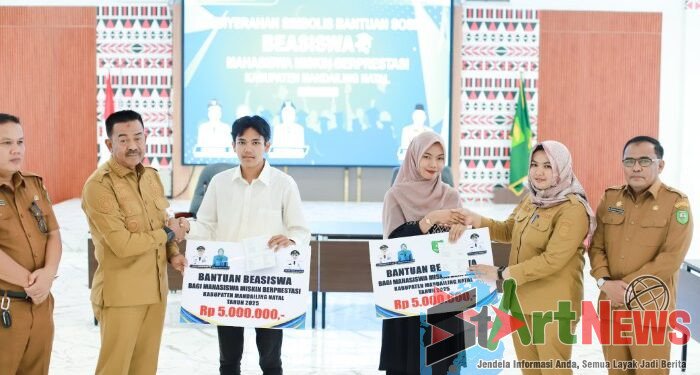 80 Mahasiswa  Terima Beasiswa dari Pemkab Madina