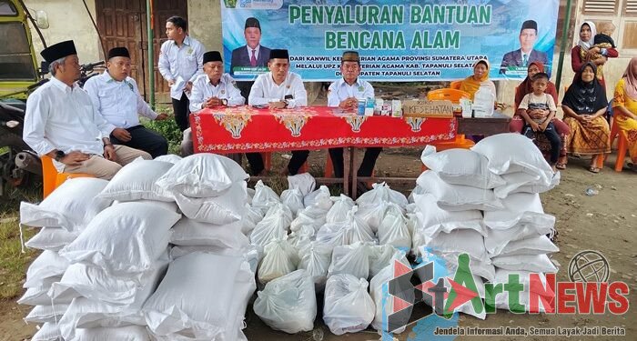 Kemenag Tapsel Salurkan Bantuan untuk Korban Banjir Sayurmatinggi