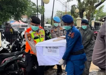 Polda Sumbar Makamkan Massal 24 Korban Bencana Tak Teridentifikasi