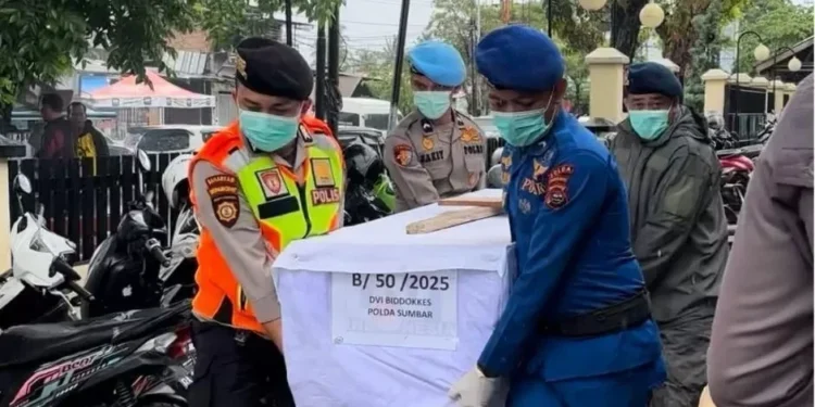 Polda Sumbar Makamkan Massal 24 Korban Bencana Tak Teridentifikasi