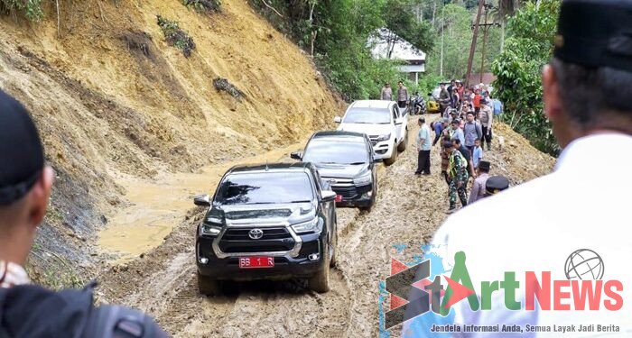 Tinjau Situasi Pascabencana, Bupati Madina Tembus Isolasi Simpang Pining