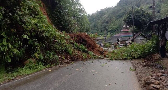 Akses Jalan Desa Bulusoma Kembali Terbuka, Pengendara Diminta Tetap Waspada