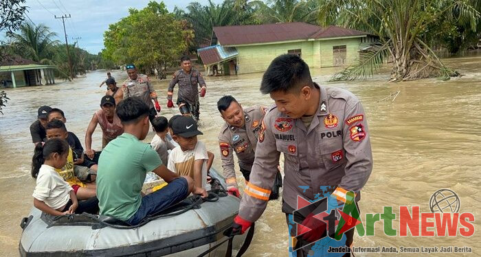 Banjir Susulan di Tapsel, Unit K-9 Polda Sumut Alihkan Tugas Fokus Evakuasi Warga