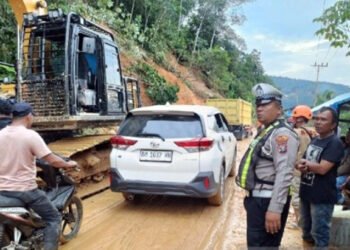Akses Jalan Sibuhuan-Sosopan Kembali Normal Pasca Longsor di Siraisan