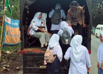 Bakti Brimob di Garoga, Menembus Jalur Bencana Demi Senyum Anak Sekolah