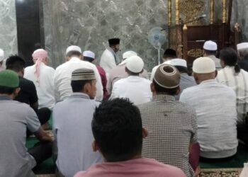 Bupati Madina Jadi Imam Salat Subuh Berjamaah di Masjid Ismailliyah Lumban Pasir