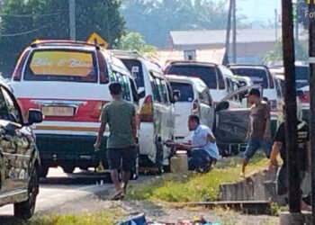 Dekat Polres Madina, Sedot BBM dari Tangki Mobil Dilakukan Terang-terangan