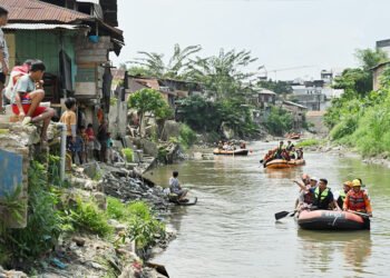 Bobby Nasution Pimpin Aksi Bersih Sungai Deli di HUT ke-18 Gerindra