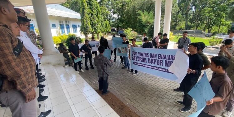 DPC IMA STAIN Madina Demo DPRD Terkait Program MBG