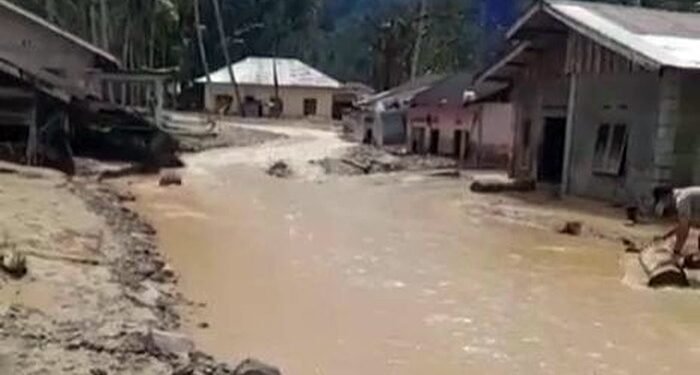Infrastruktur Tapteng Kembali Lumpuh Diterjang Banjir Bandang dan Longsor