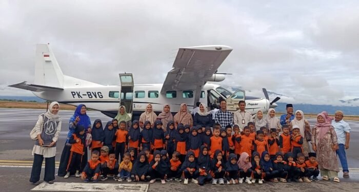 Kejutan di Bandara AH Nasution, Saat Santri TK Al-Husna Tak Sengaja Jumpa Wabup Atika