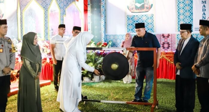 Wabup Atika Buka MTQ XXV Tingkat Kabupaten Madina di Kelurahan Longat