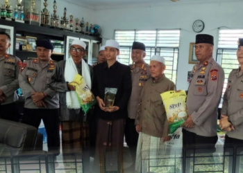 Brimob Polda Sumut Rangkul Santri Musthafawiyah Purba Baru di Bulan Suci