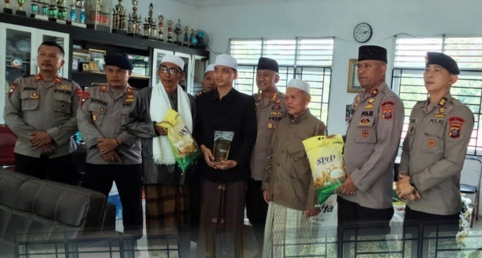 Brimob Polda Sumut Rangkul Santri Musthafawiyah Purba Baru di Bulan Suci