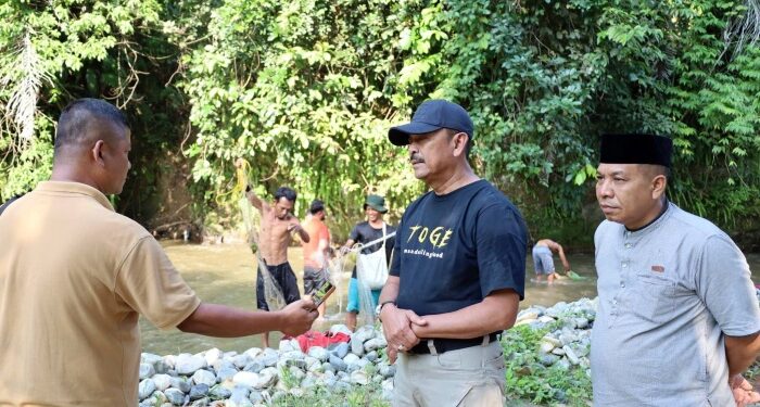 Bupati Madina Soroti Sikap Disiplin Saat Pembukaan Lubuk Larangan di Gunungbaringin