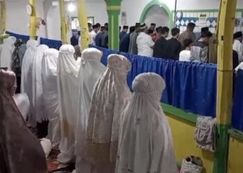 Jamaah Tarekat Naqsabandiyah Padang Salat Idul Fitri Hari Ini