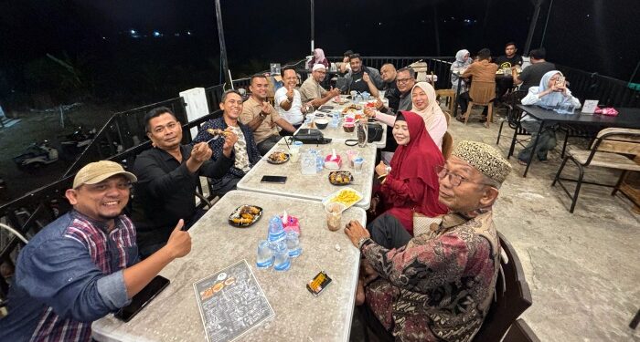 Pererat Silaturahmi, Keluarga Besar StArt FM Ngumpul di Kafe Teduh Panyabungan