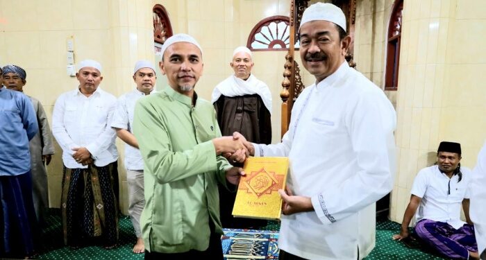 Salat Subuh di Panyabungan II, Bupati Madina Soroti Kualitas Dapur MBG