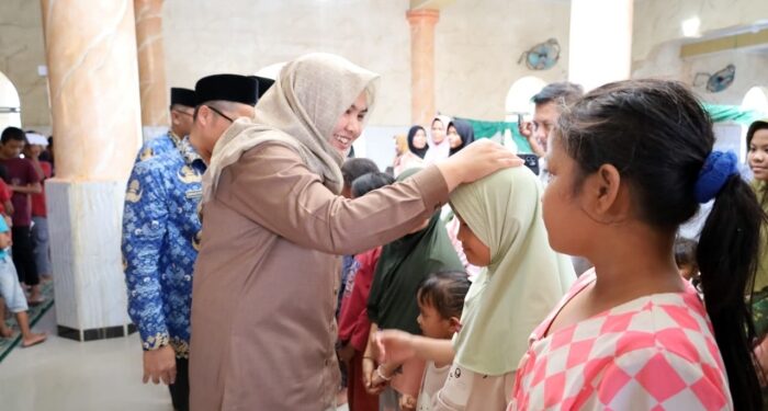 Wabup Atika Ajak Warga Madina Peduli Anak Yatim